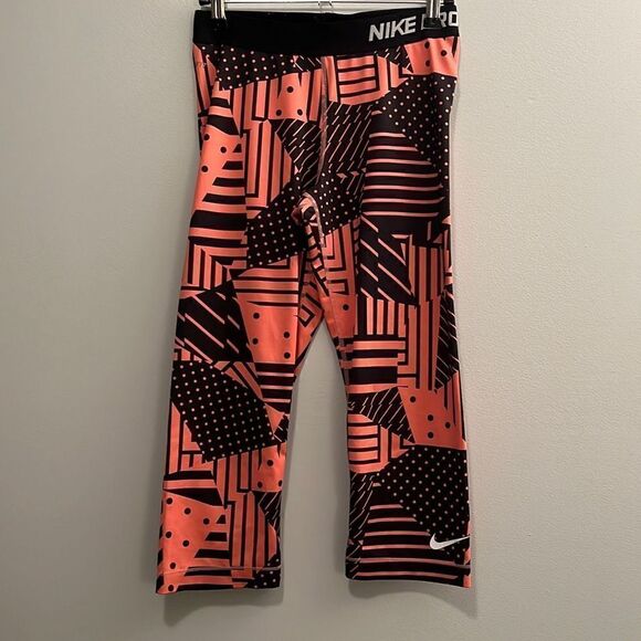 Nike Pro Dri-Fit Women's Athletic Geometric Pattern Crop Leggings - Picture 1 of 6